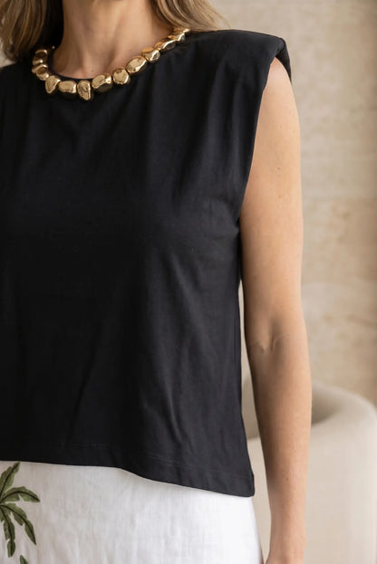 Camiseta Mujer negra con hombreras y pedrería