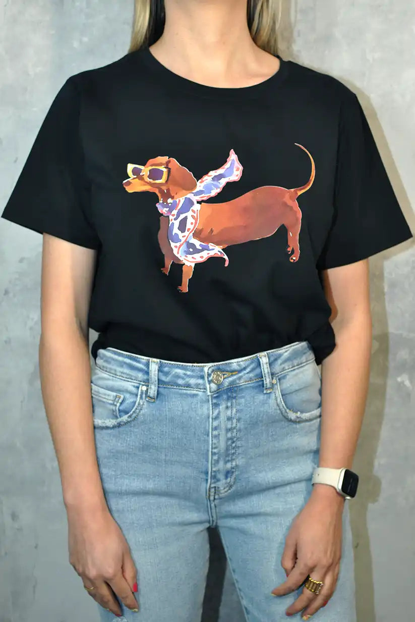 Camiseta Negra Mujer | Perrito Salchicha Fashion con Gafas y Pañuelo - CHICA del Sur