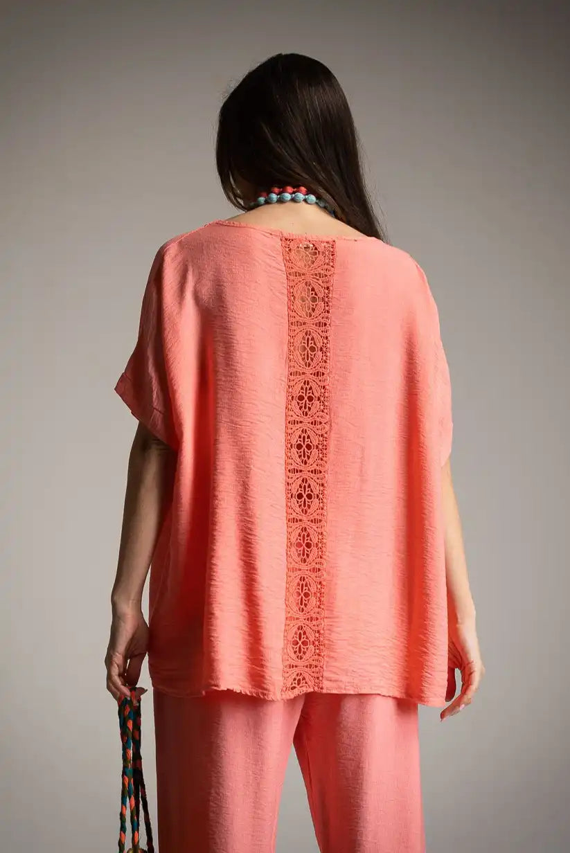 Camiseta oversize coral con puntilla en la espalda - CHICA del Sur