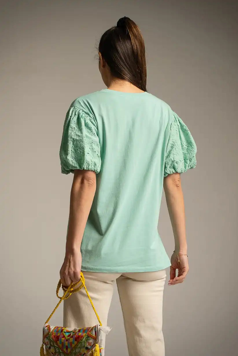 Camiseta oversize verde agua con mangas bordadas | Primavera con estilo - CHICA del Sur