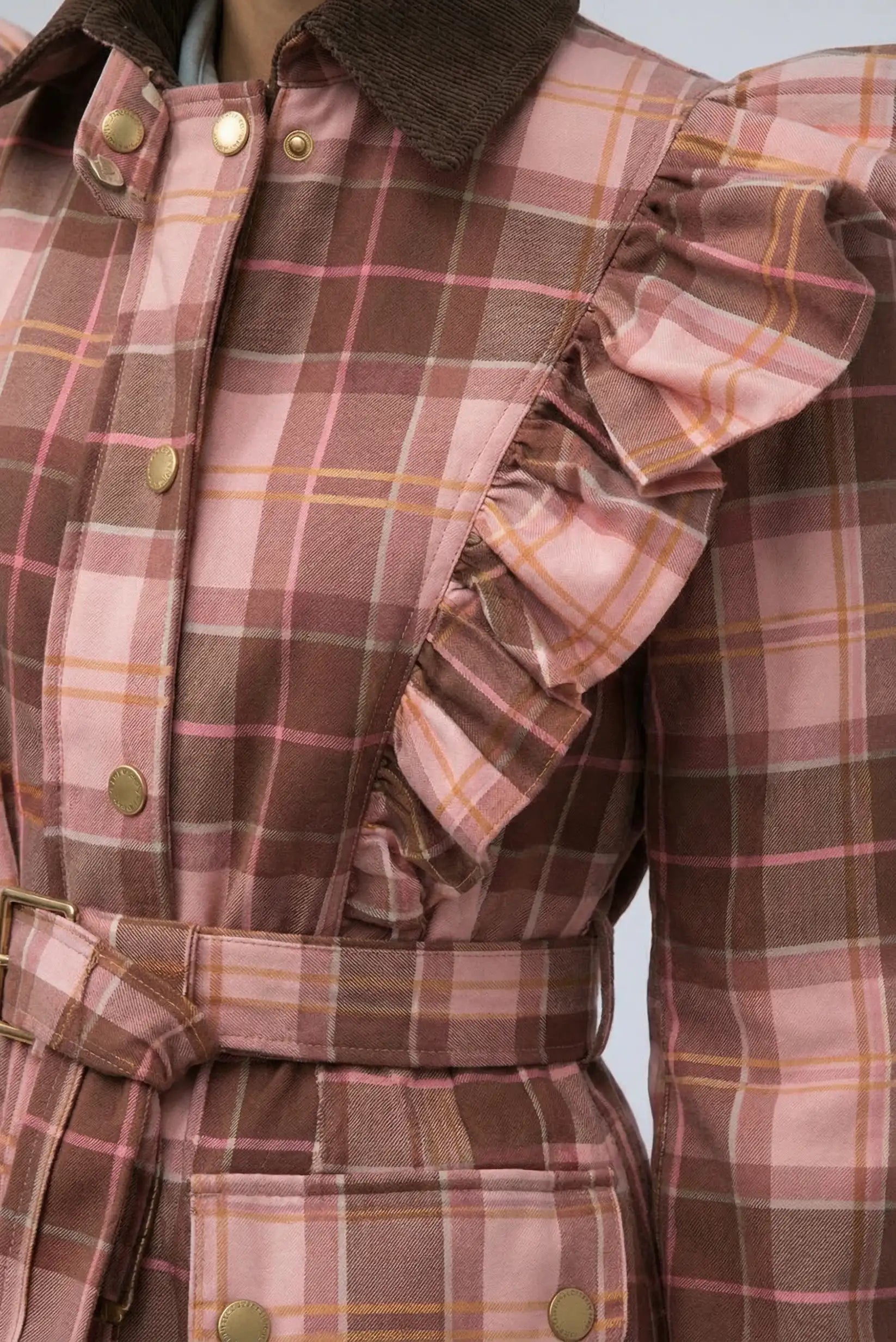 Chaqueta mujer cuadros rosas con volante y cinturón, moda CHICA del Sur estilo Barbour