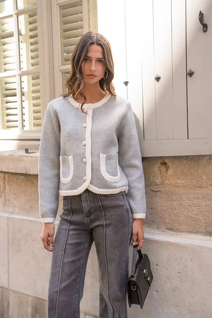 Chaqueta Gris Mujer con Ribete Beige y Botones Dorados Elegante - CHICA del Sur