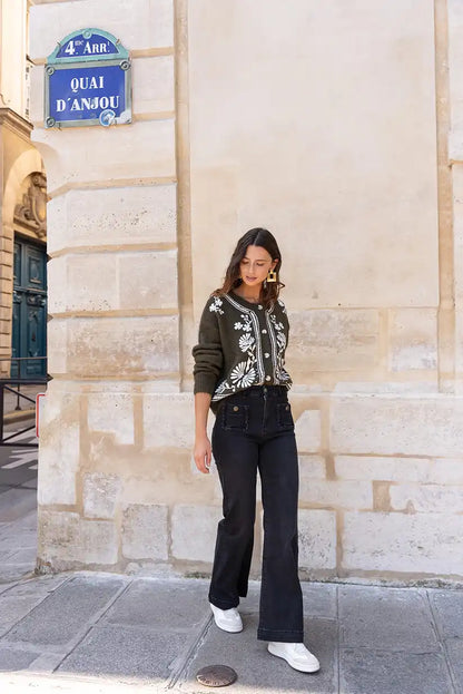 Chaqueta Verde Mujer con Bordados Florales Blancos Estilo Folk - CHICA del Sur