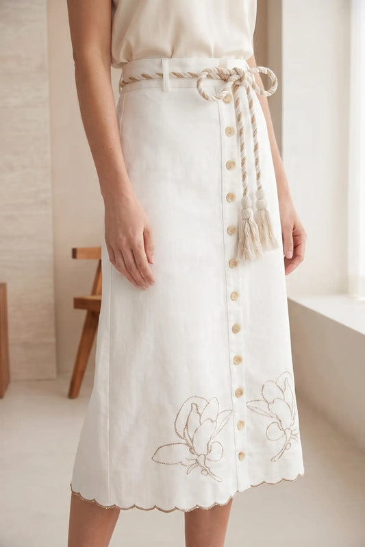 Falda Midi Blanca Bordada para Mujer con Cinturón de Cuerda