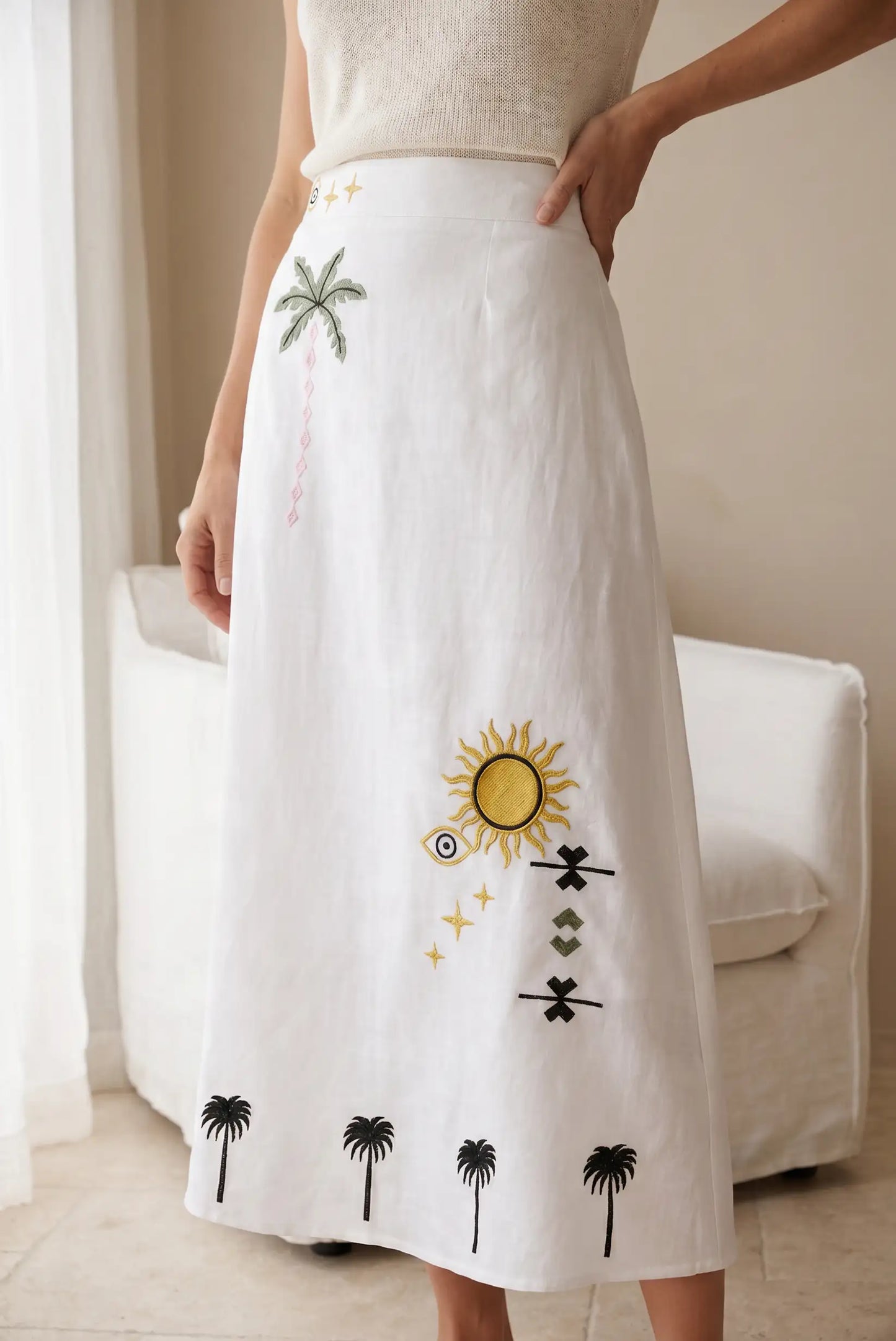 Falda Midi Blanca con Bordados Tropicales para Mujer