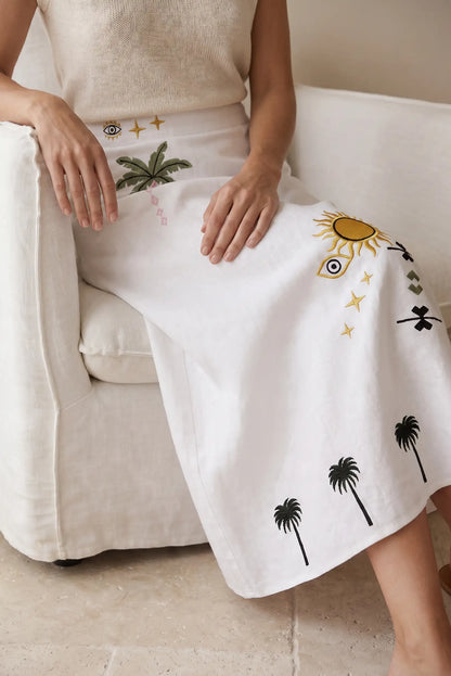 Falda Midi Blanca con Bordados Tropicales para Mujer