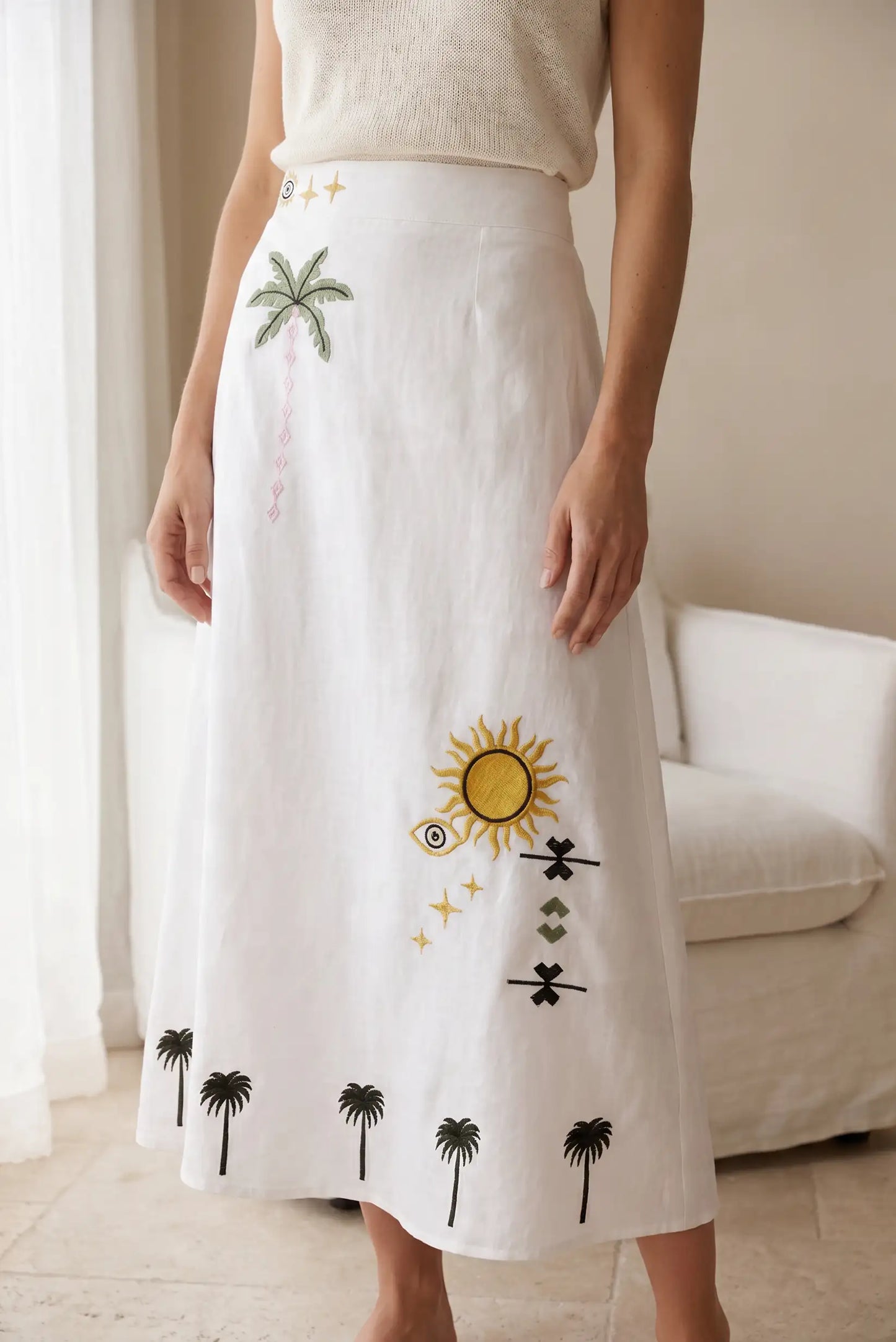 Falda Midi Blanca con Bordados Tropicales para Mujer