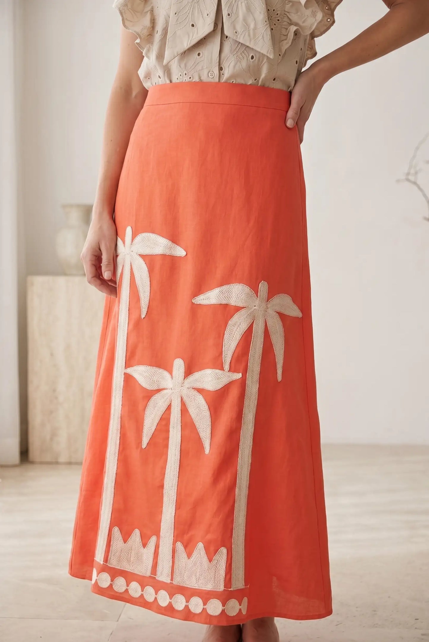 Falda Larga Coral con Bordado de Palmeras para Mujer