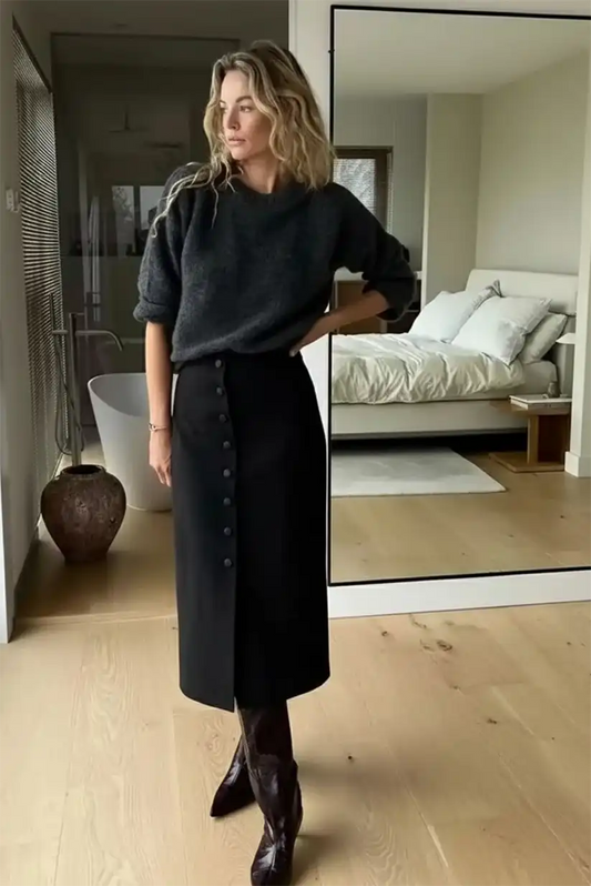 Falda midi negra de ante con botones frontales