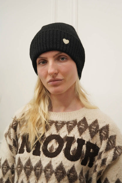 Gorro mujer negro invierno corazón bordado
