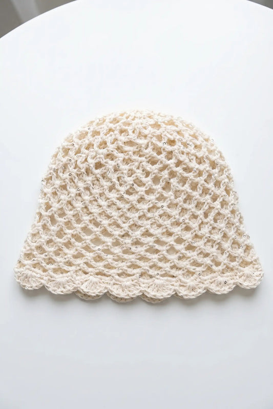 Sombrero de malla de crochet hecho a mano con lentejuelas