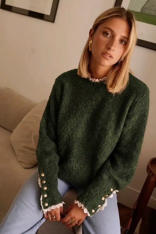Pull vert femme avec dentelle et boutons dorés, élégant automne