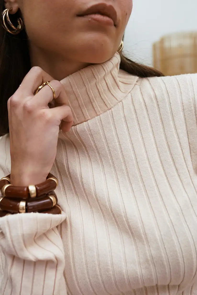 Jersey Beige Mujer Cuello Alto Canalé Ajustado Suave y Elegante - CHICA del Sur