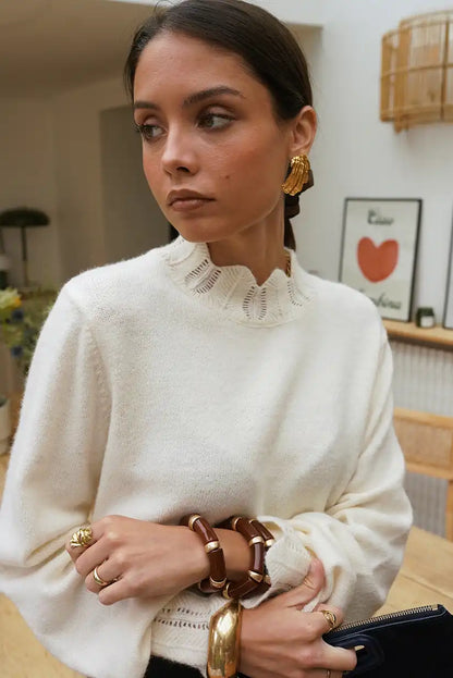 Jersey Blanco Roto Mujer con Cuello Calado Romántico y Suave - CHICA del Sur