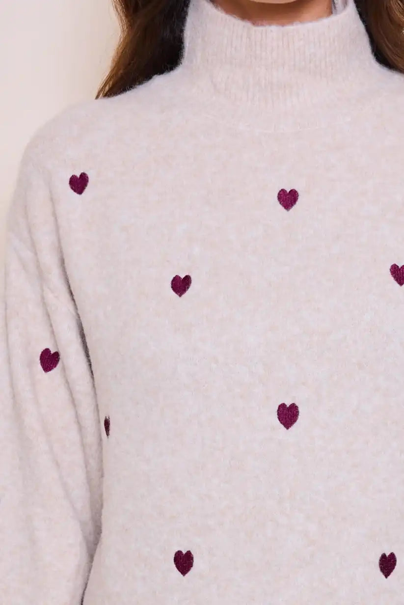 Jersey mujer cuello alto beige con corazones bordados burdeos - CHICA del Sur
