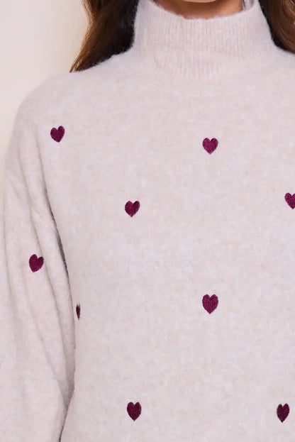 Jersey mujer cuello alto beige con corazones bordados burdeos - CHICA del Sur