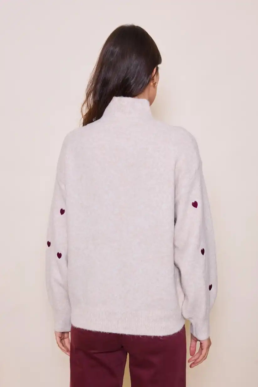 Jersey mujer cuello alto beige con corazones bordados burdeos - CHICA del Sur