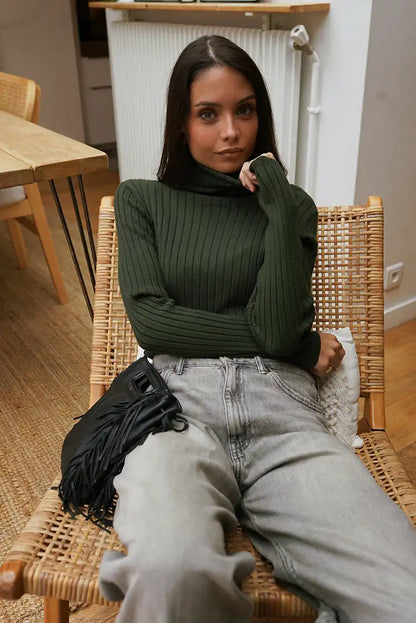 Jersey Verde Kaki Mujer Canalé Cuello Alto Ajustado y Elegante - CHICA del Sur