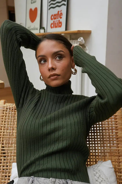 Jersey Verde Kaki Mujer Canalé Cuello Alto Ajustado y Elegante - CHICA del Sur