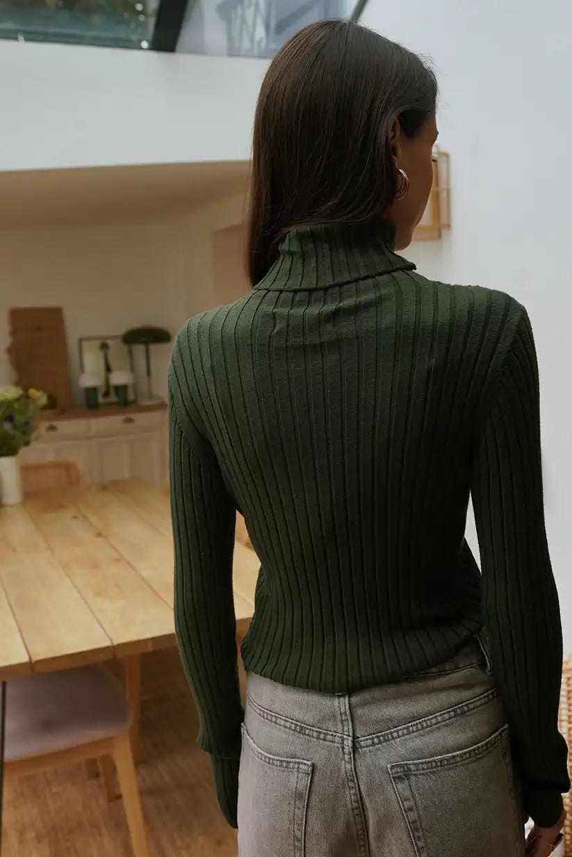 Jersey Verde Kaki Mujer Canalé Cuello Alto Ajustado y Elegante - CHICA del Sur