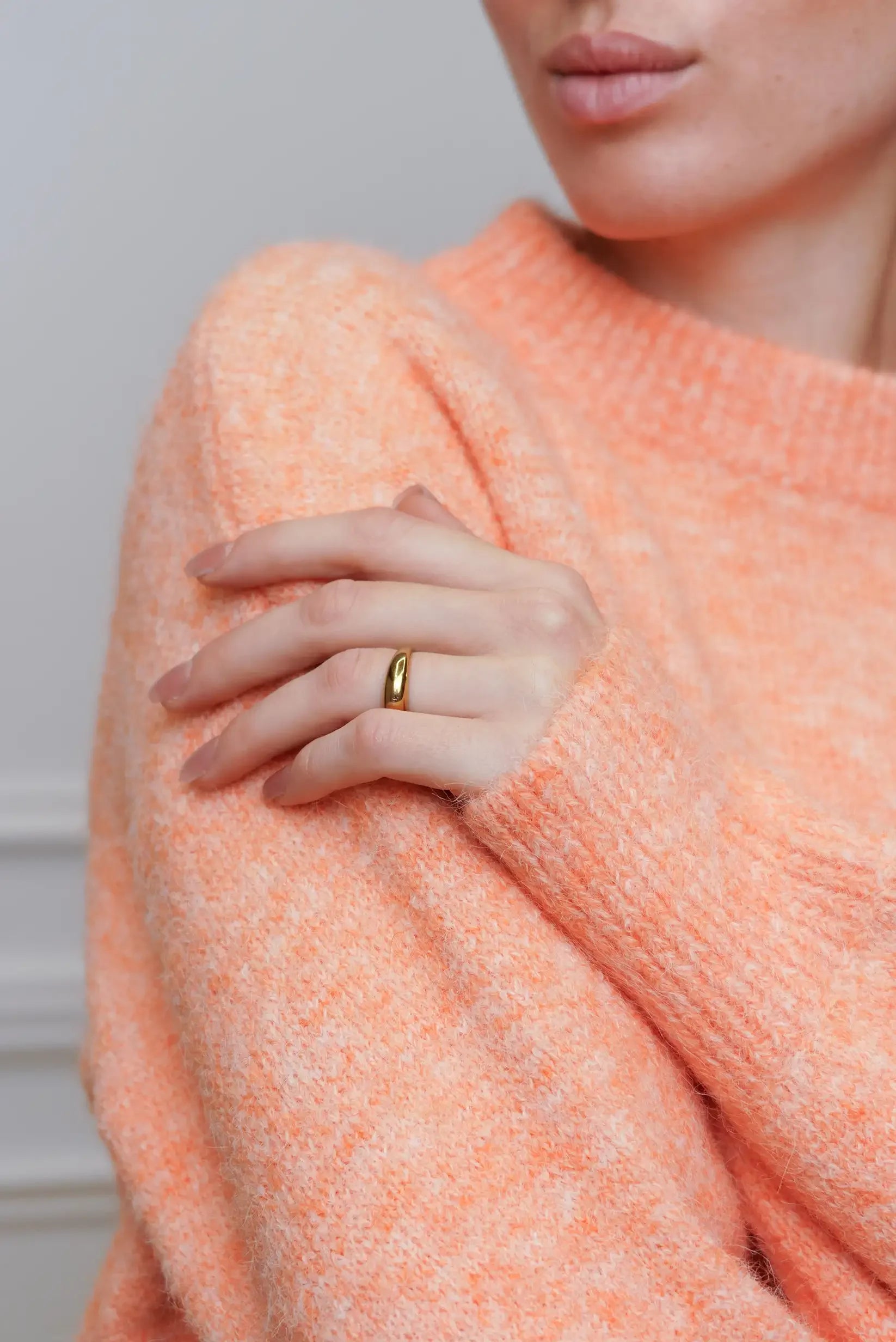 Jersey mujer primavera color naranja salmón de CHICA del Sur, detalle tejido suave