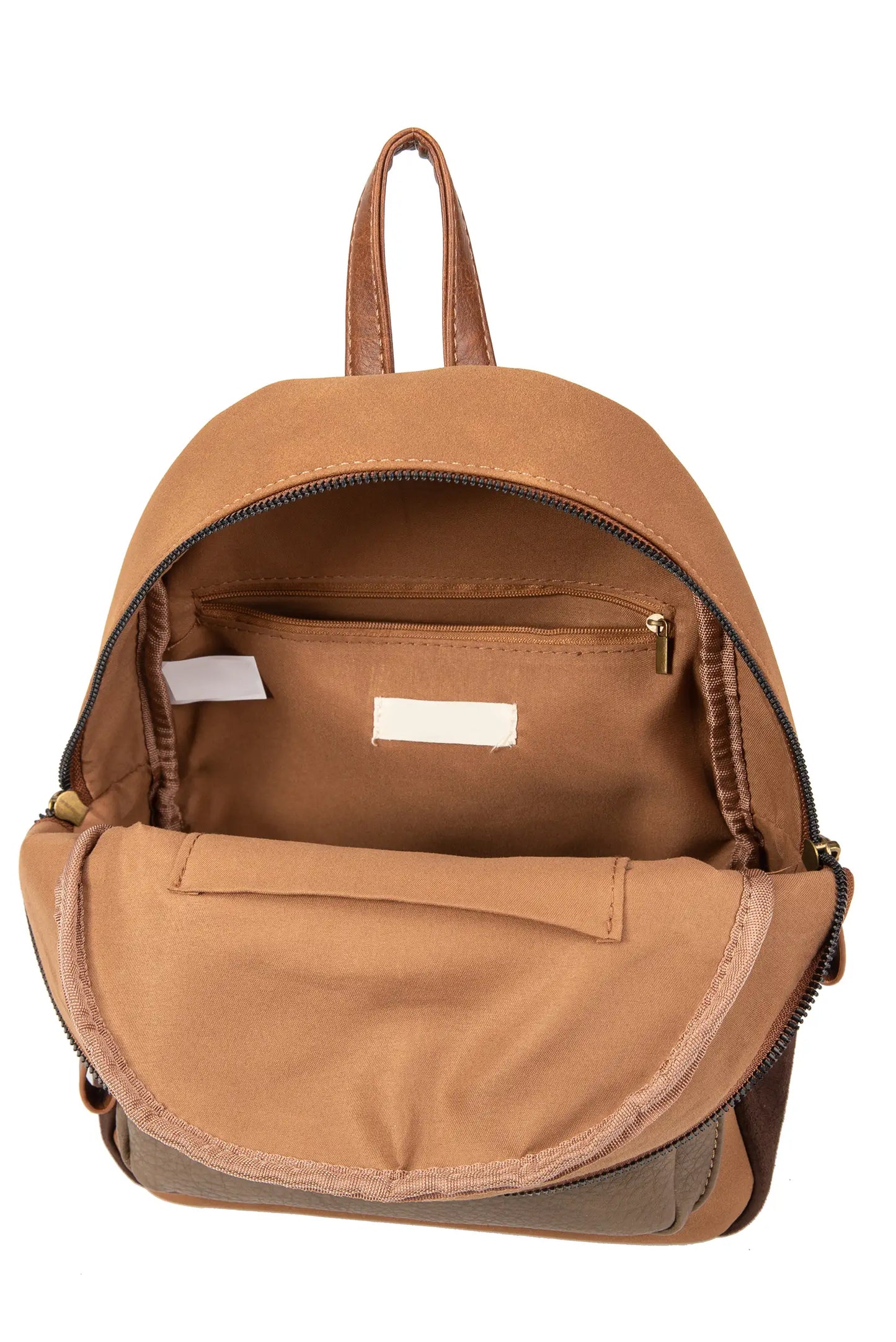 Mochila marrón con interior espacioso y detalles de cremallera, ideal para moda femenina y complementos.