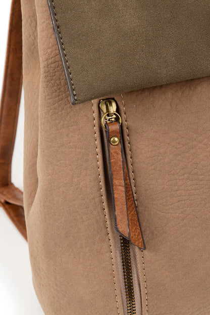 Bolso de mujer en tonos marrón y verde oliva, con cremallera metálica y detalles en piel