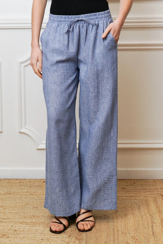 Pantalón largo mujer azul claro, corte ancho, tela ligera, ideal primavera verano