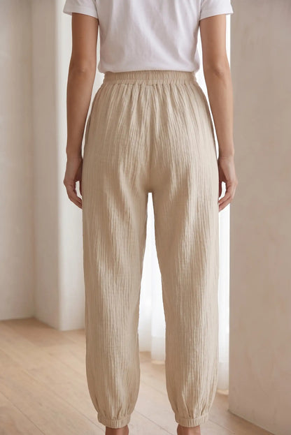 Pantalón largo bombacho mujer beige, tiro alto y textura ligera, vista trasera