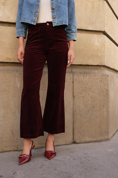 Pantalón largo de micropana burdeos para mujer, estilo acampanado, combinado con chaqueta denim