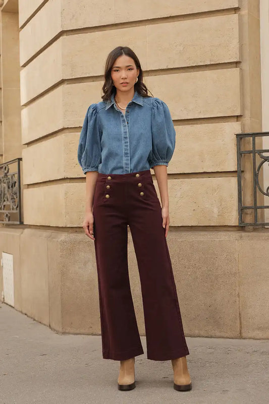 Pantalón burdeos con botones dorados “Montmartre”