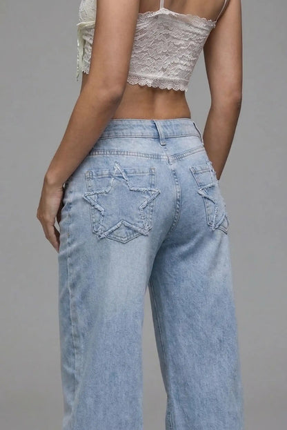 Pantalón vaquero azul claro de mujer con bolsillos de estrella en la parte trasera