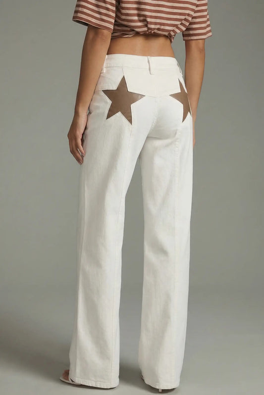 Pantalón vaquero blanco mujer con estrellas marrones en los bolsillos traseros, estilo casual