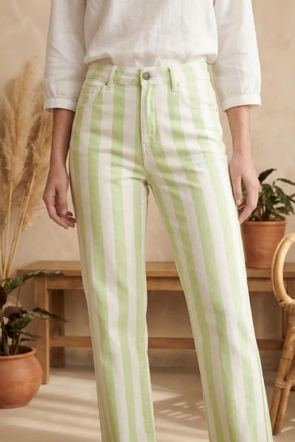 Pantalón vaquero mujer rayas blancas y verde menta, look casual primavera