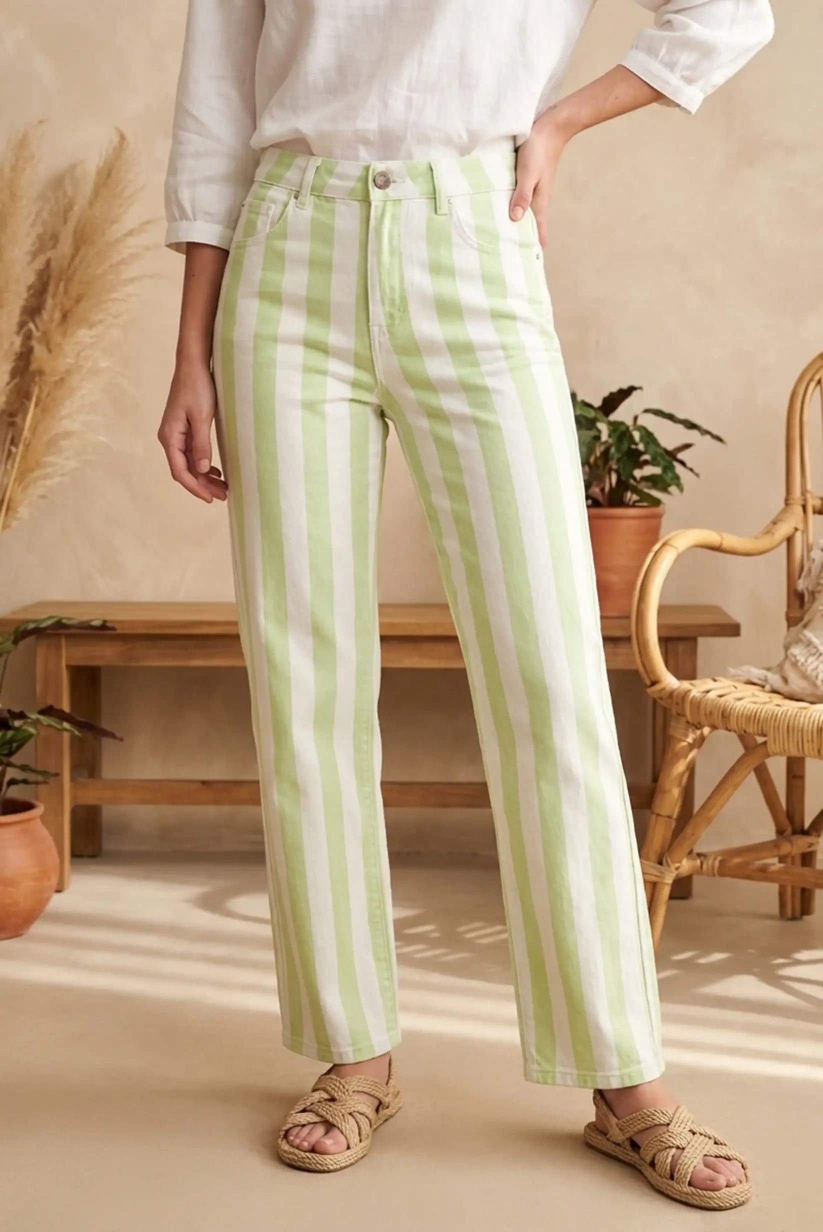 Pantalón vaquero mujer verde menta con rayas blancas, estilo casual primavera