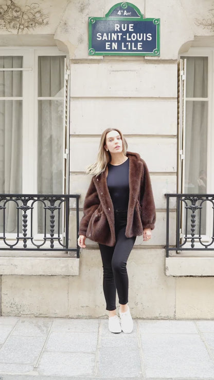 Abrigo de pelo sintético marrón chocolate “Helsinki”