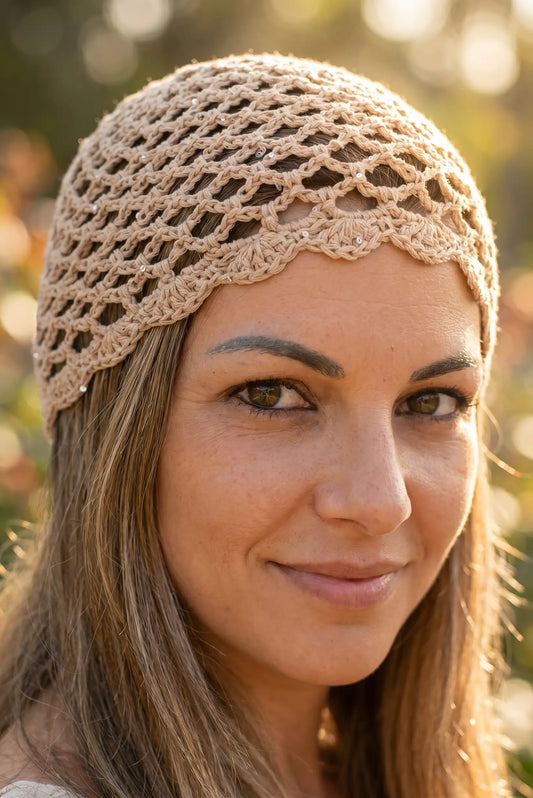 Diadema tejida boho con lentejuelas, accesorio femenino casual y estiloso para looks únicos