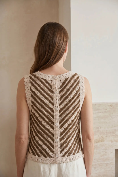 Top de crochet con rayas diagonales y botones, moda femenina casual y estilosa