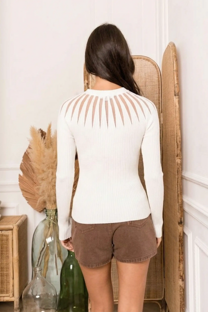 Top blanco de mujer con detalles cut out en la espalda, estilo casual CHICA del Sur