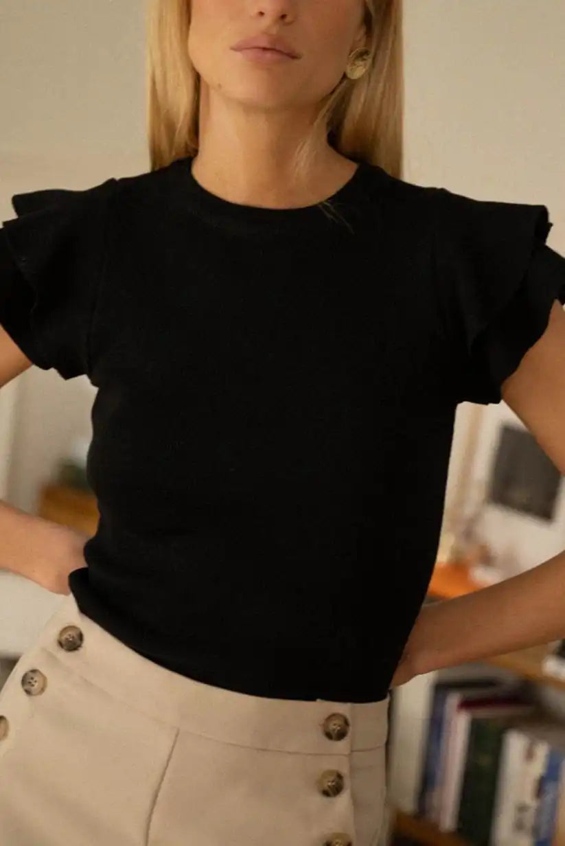 Top de mujer negro con mangas cortas y volantes - CHICA del Sur