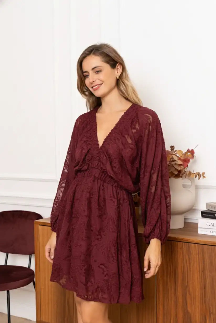 Vestido corto burdeos con textura – Manga larga - CHICA del Sur