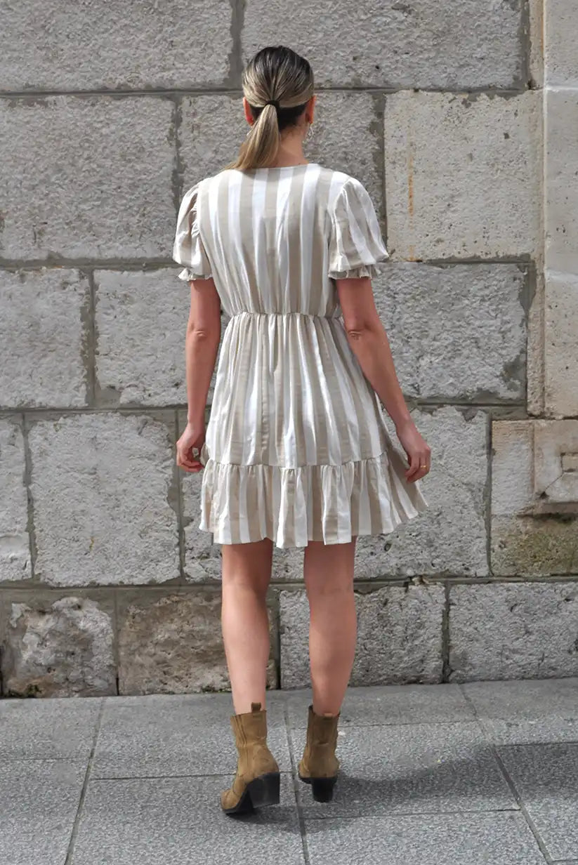 Vestido corto de rayas beige y blanco | Estilo boho mujer primavera verano - CHICA del Sur