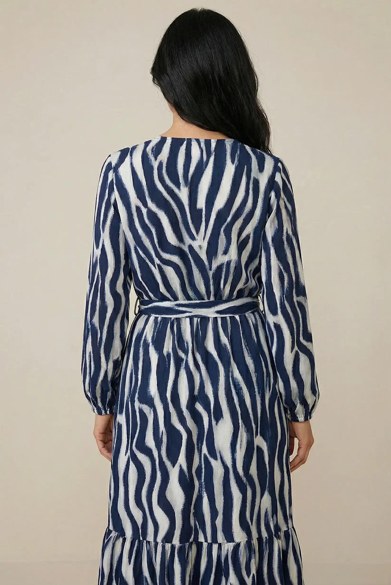 blue animal print wrap dress Navy midi with style 👗 – CHICA del Sur Blue tulle midi dress RS26 RTW DROP 1 Embrace your playful side Color:Royal Blue as pic