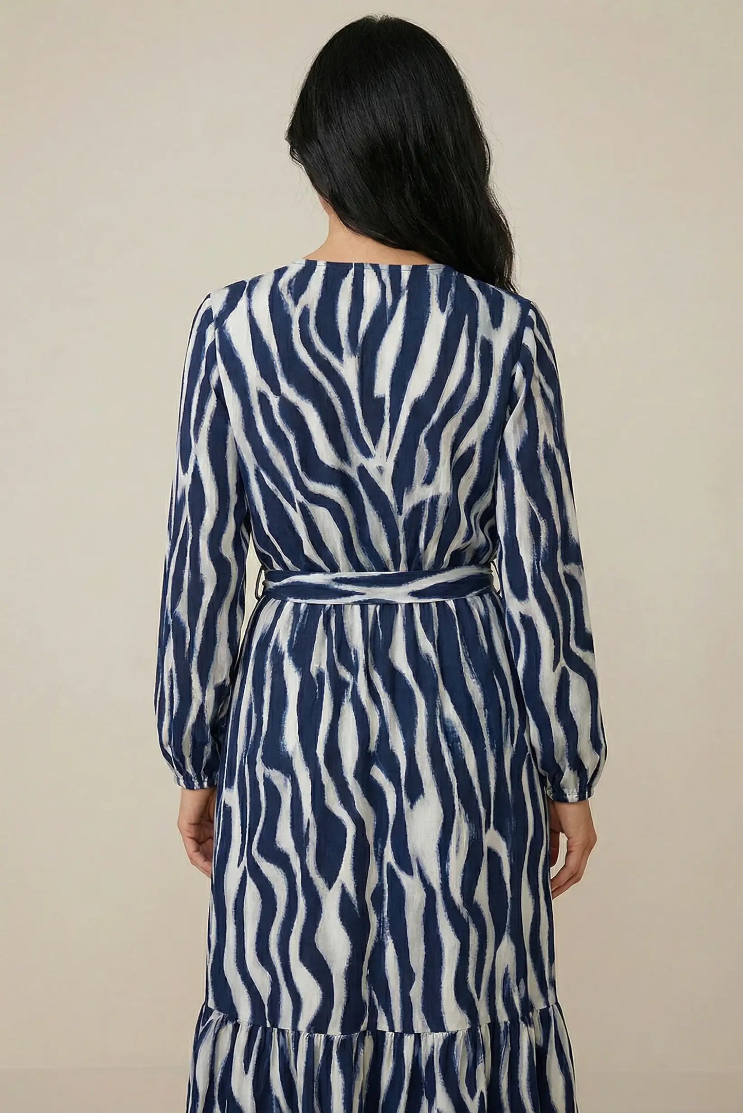 Vestido largo azul marino animal print, manga larga, moda femenina CHICA del Sur