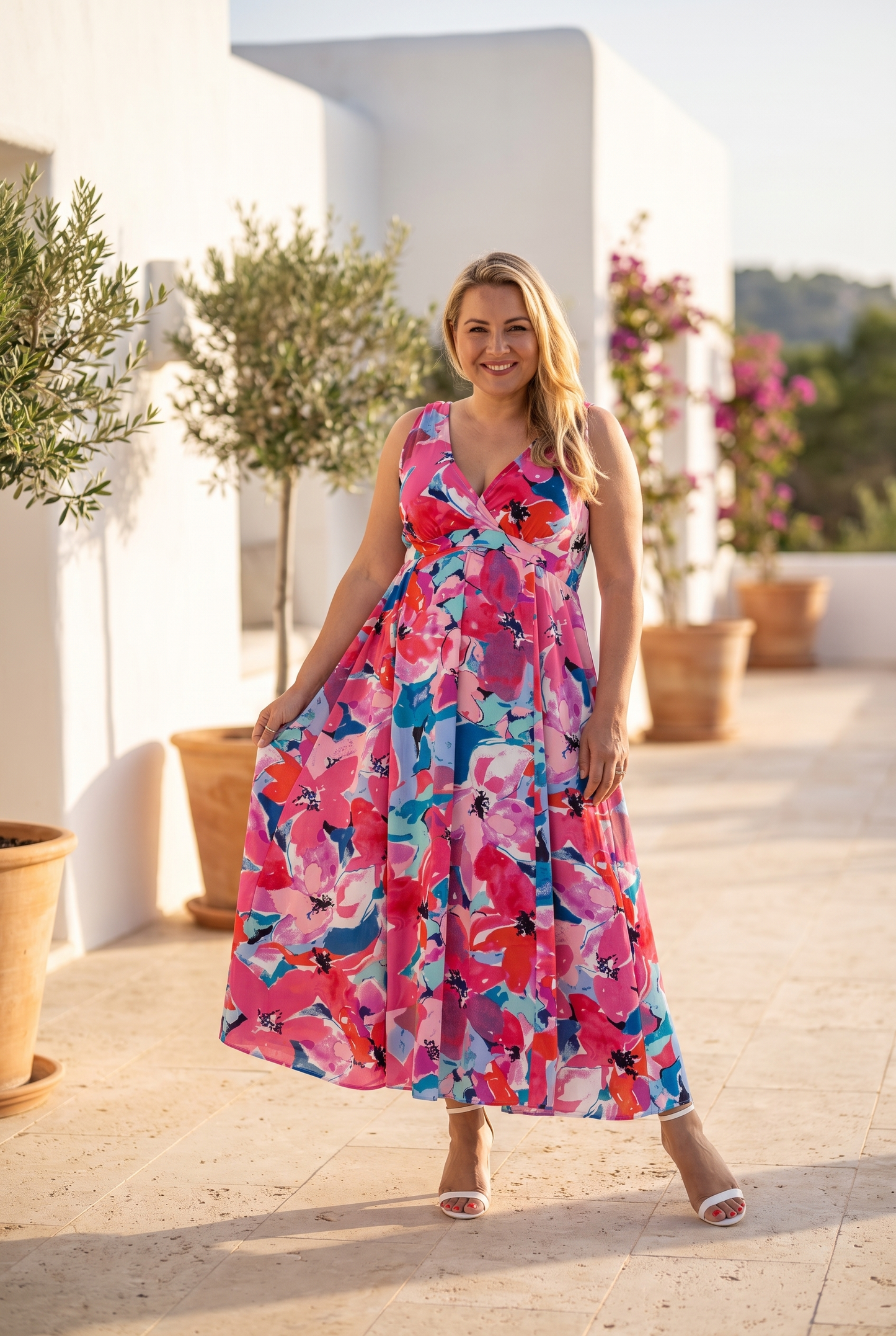Vestido largo estampado floral en tonos rosas y azules, ideal para verano y ocasiones especiales.