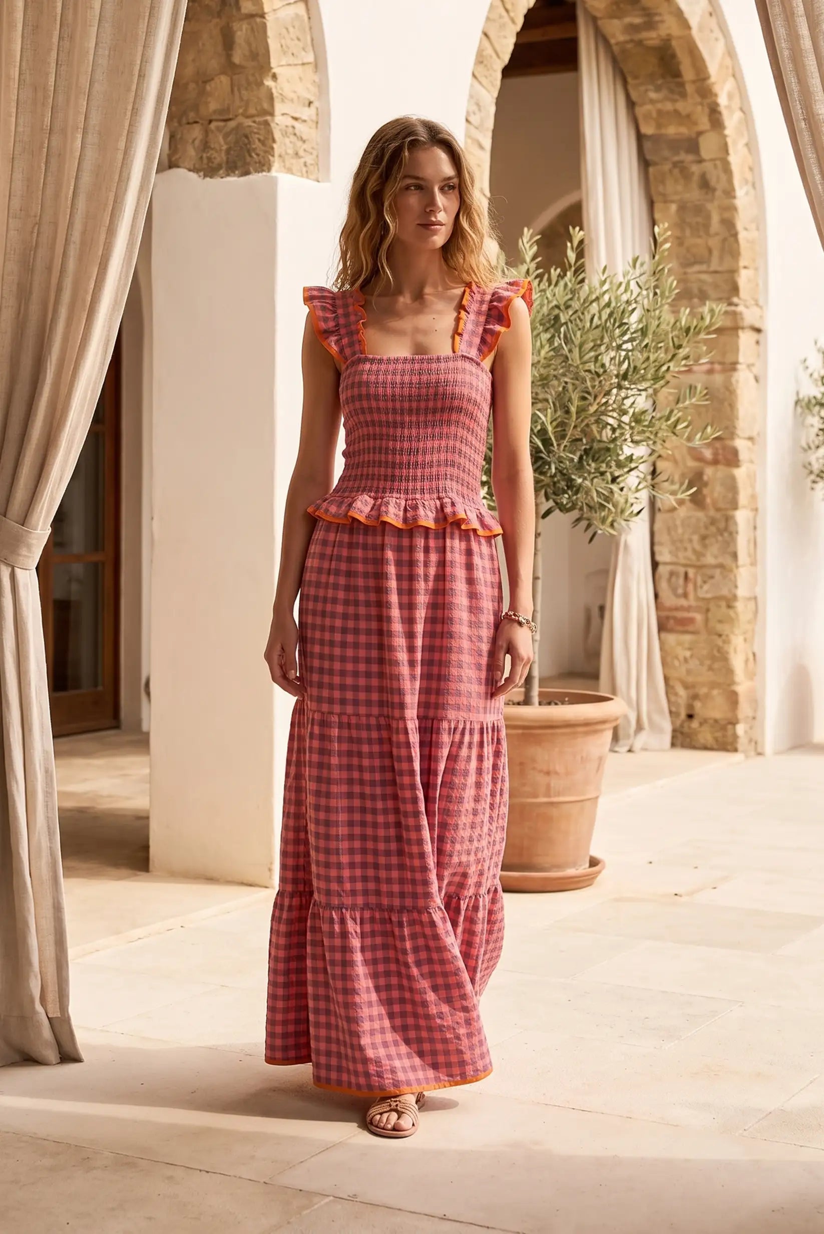Vestido largo estampado a cuadros con volantes, ideal para verano y ocasiones casuales