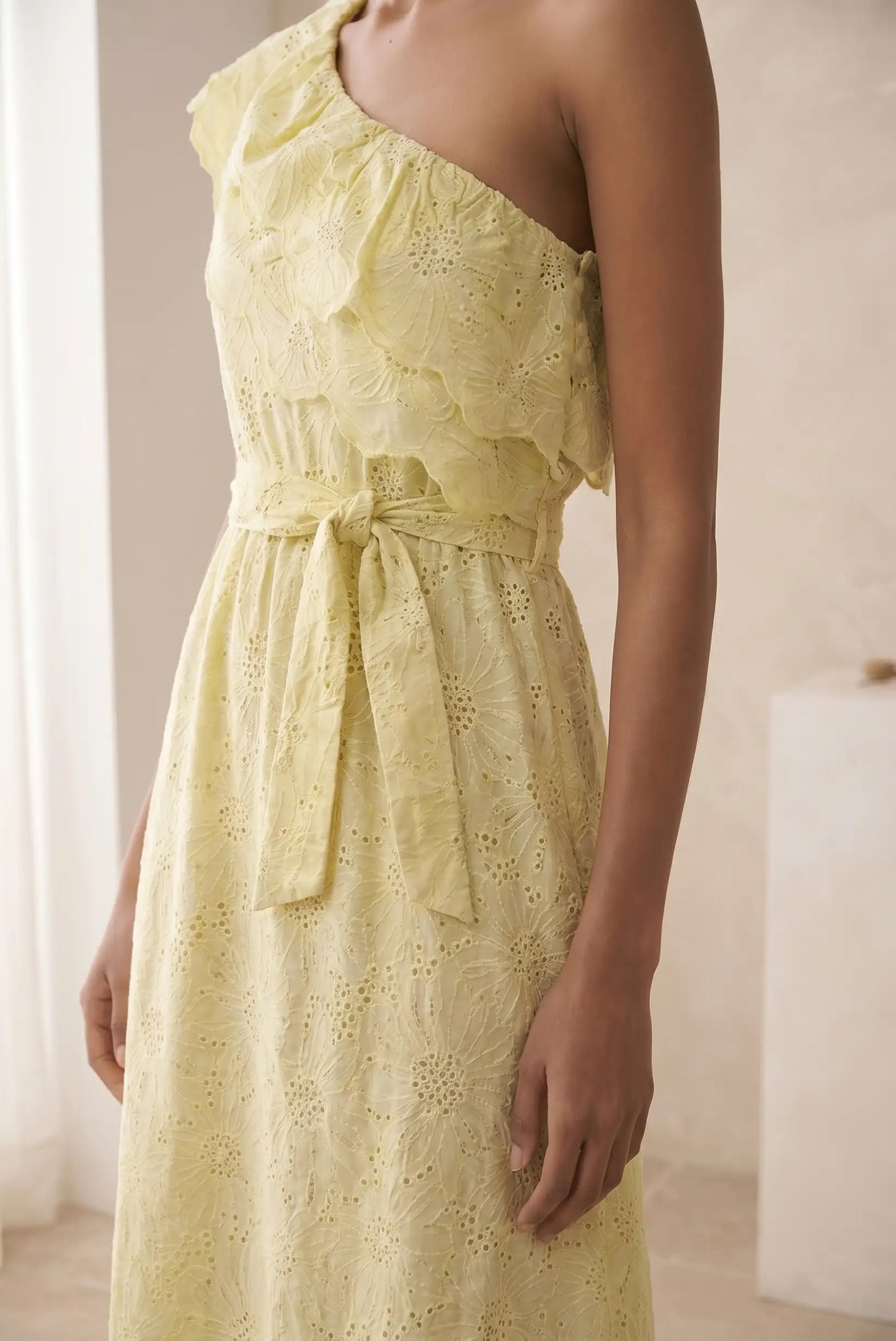 Vestido largo amarillo volantes Primavera