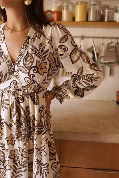 Vestido Corto Floral Taupe con Manga Larga y Escote en V Elegante - CHICA del Sur