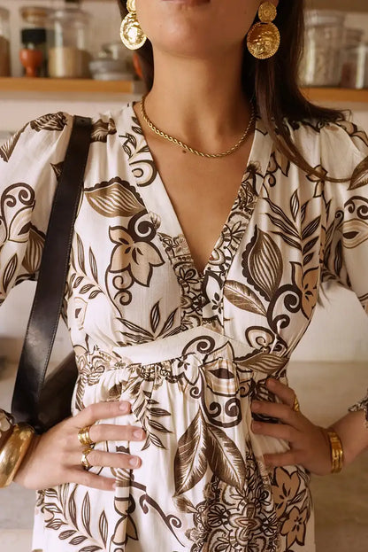 Vestido Corto Floral Taupe con Manga Larga y Escote en V Elegante - CHICA del Sur