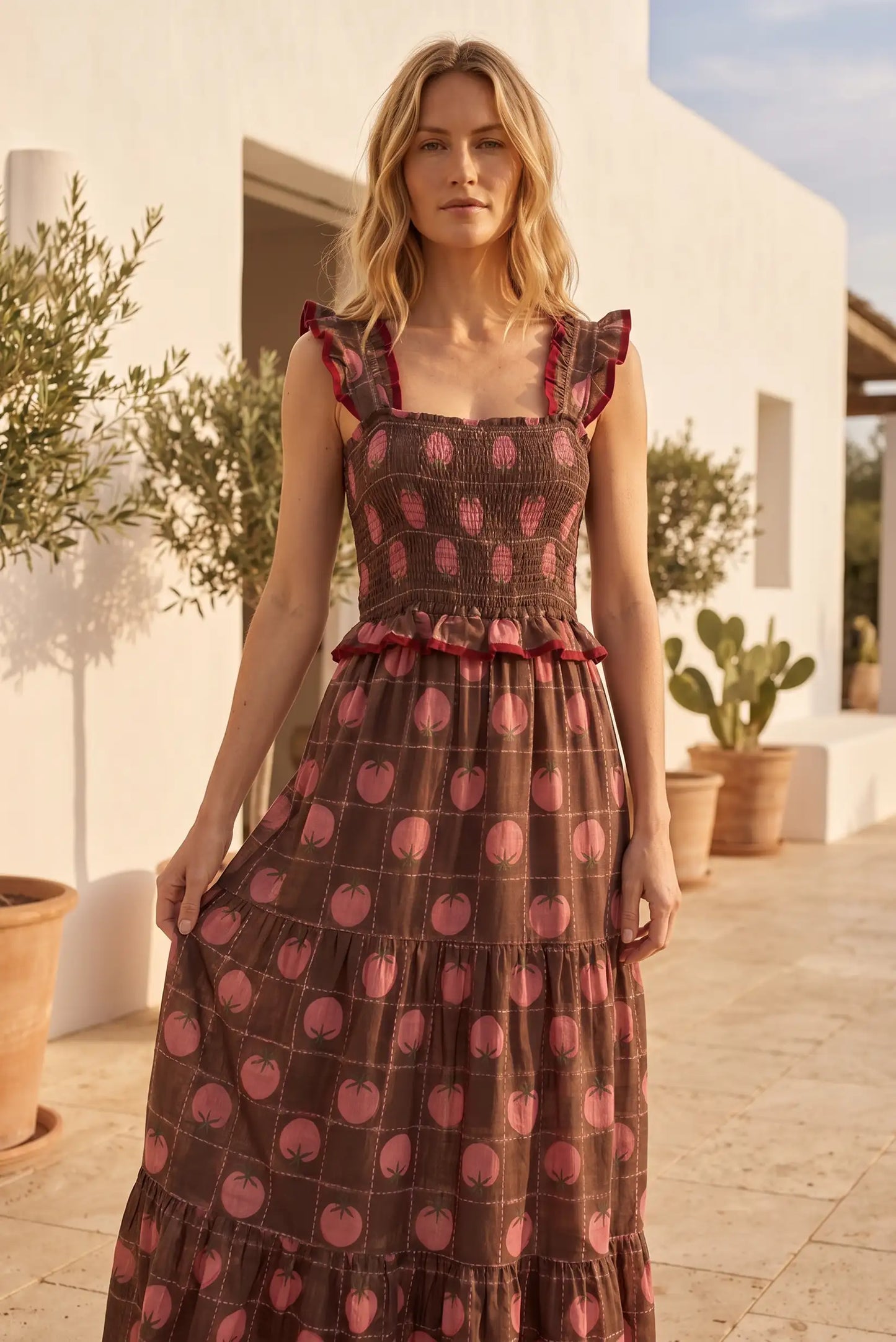 Vestido Largo de Mujer Marrón con Estampado de Frutas y Nido de Abeja